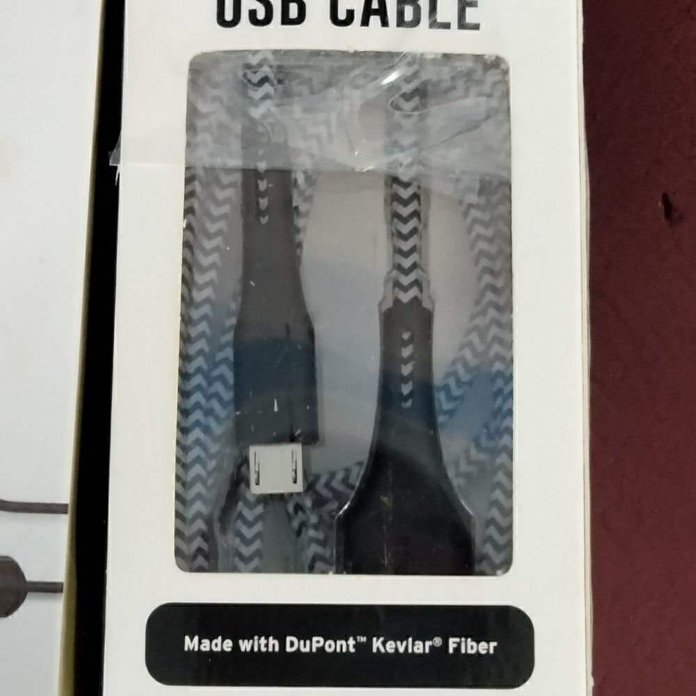 New Without tags "Finesse" earbuds with mic & Micro-USB Cable